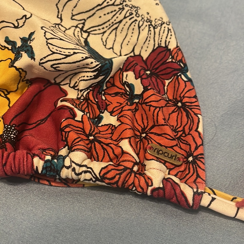 Floral Rip Curl bikini top - Picture 2 of 3